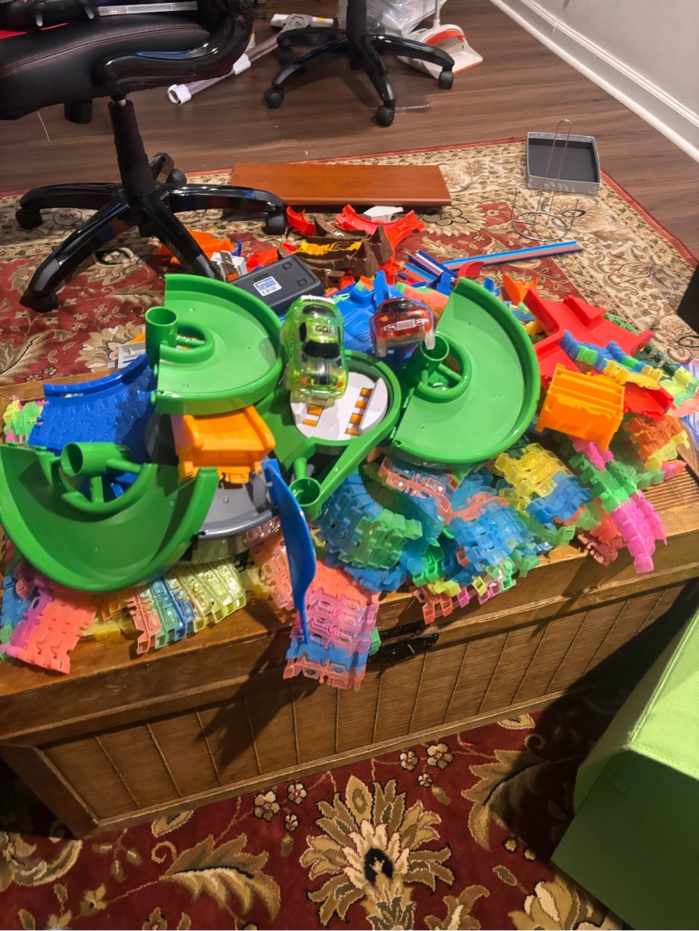Green Spiral Race Playset with Multicolored Flexible Tracks and Cars